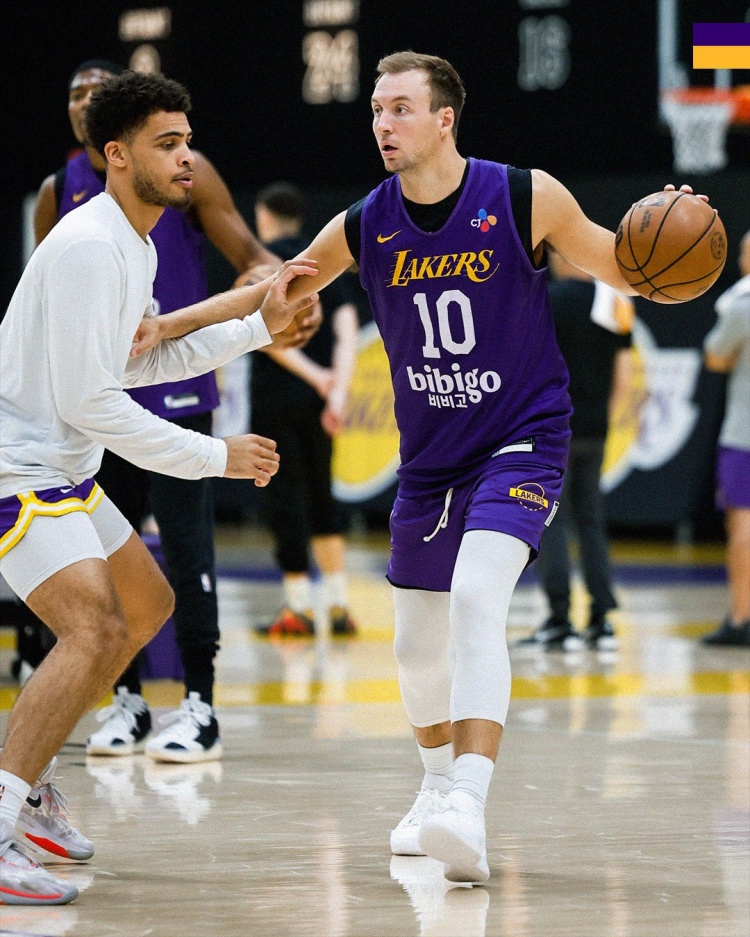 湖人客场前最后一练 官推晒图强调细节