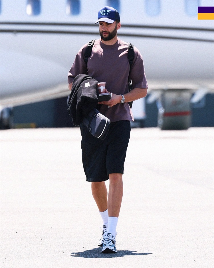 湖人官推晒登机照，G3客战火箭力争3-0