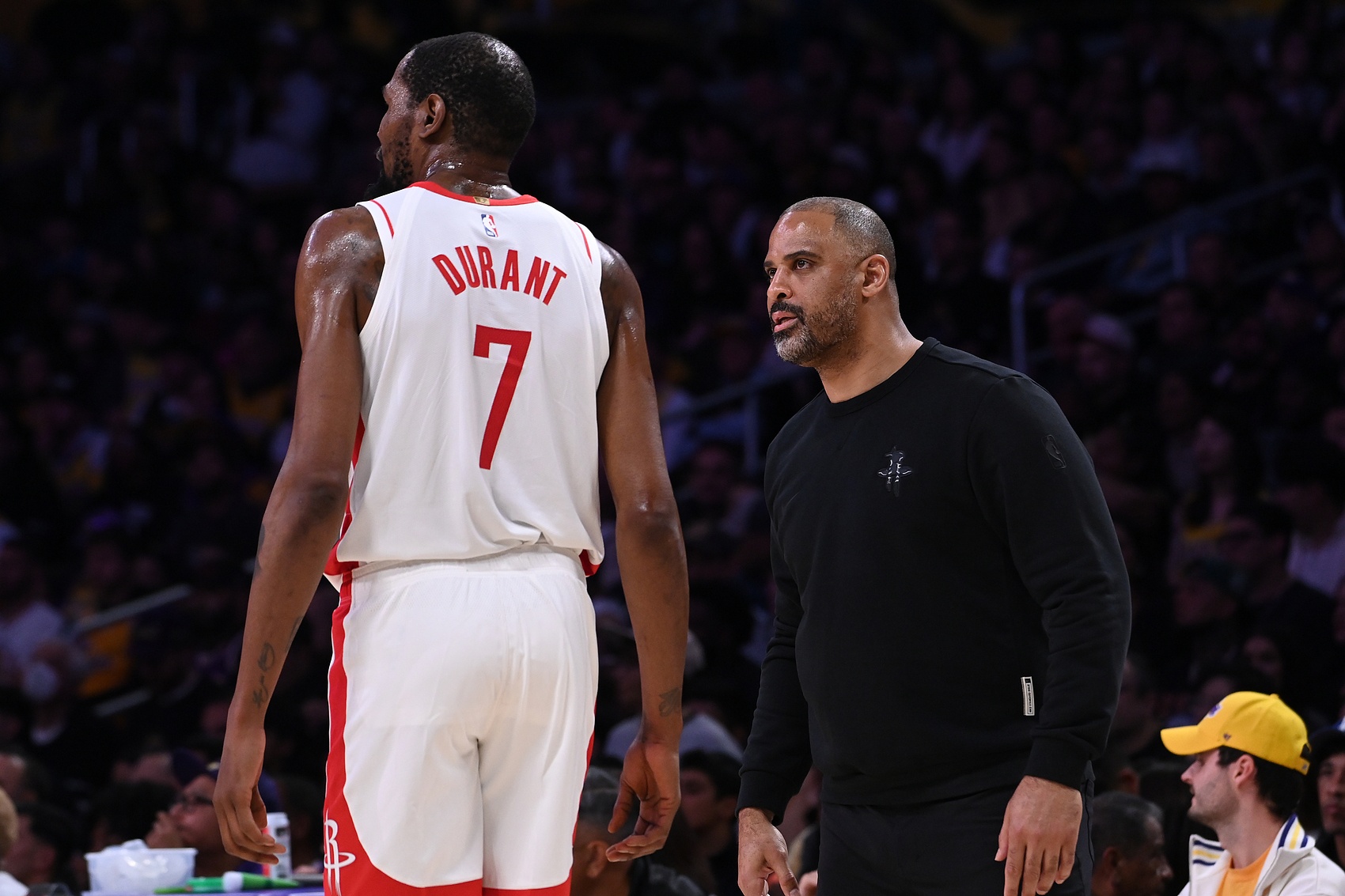 复出即遭湖人窒息包夹 杜兰特下半场3分9失误火箭0-2