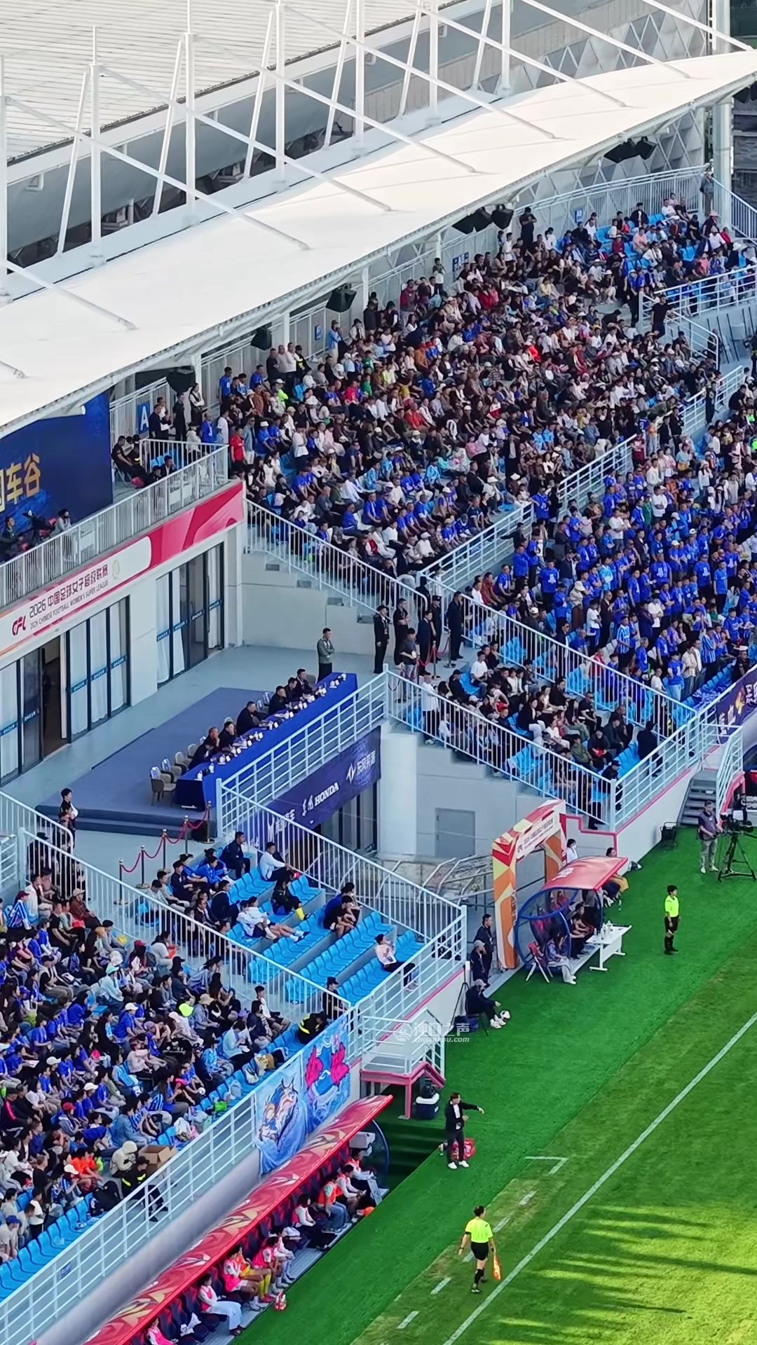 8000座专业球场启用，武汉女足新主场首秀5576人观战