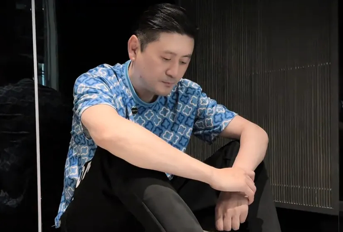 前国安冠军功臣路姜脑梗后遗症:颈动脉堵死,一条腿无力走路摇晃 前国安冠军功臣路姜脑梗后遗症:颈动脉堵死,一条腿无力走路摇晃