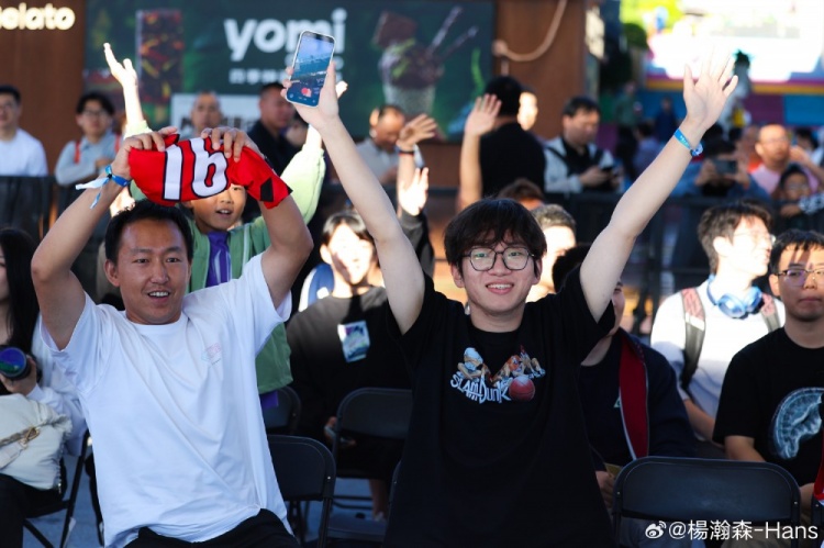 杨瀚森北京球迷活动后微博致谢：篮球这条路有你们真好