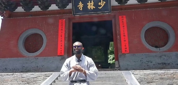 布朗少林寺习武：效仿文班亚马？